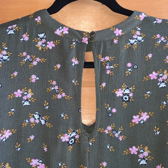 Bongo Tiny Floral Print Boho Bell Sleeve Top - Picture 6 of 6